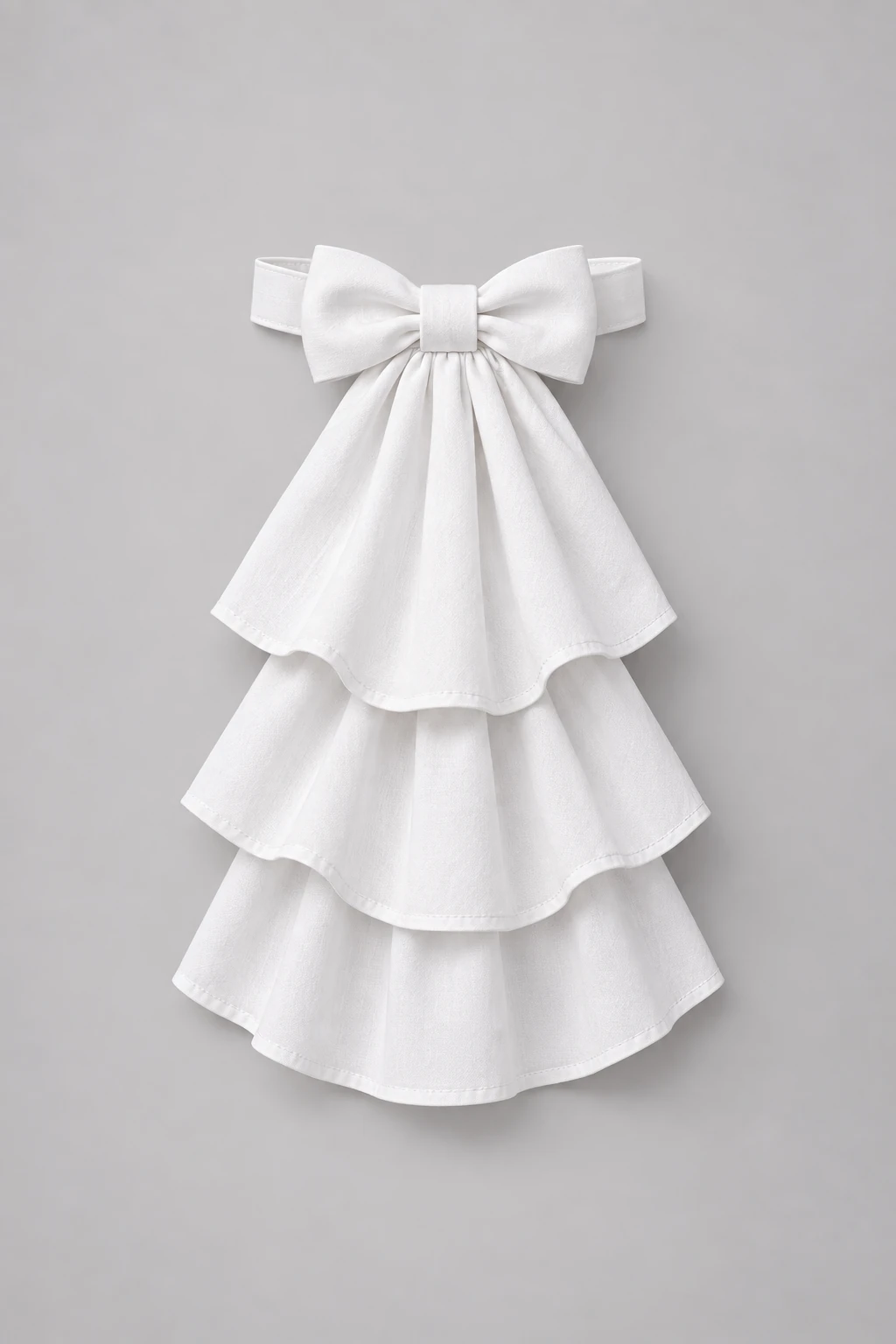 Ceremoniële witte jabot met gelaagde plooien